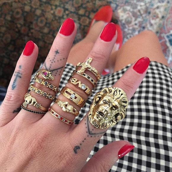 NEW Vanessa Mooney gold THE CROSS RING gold ring - Picture 4 of 7